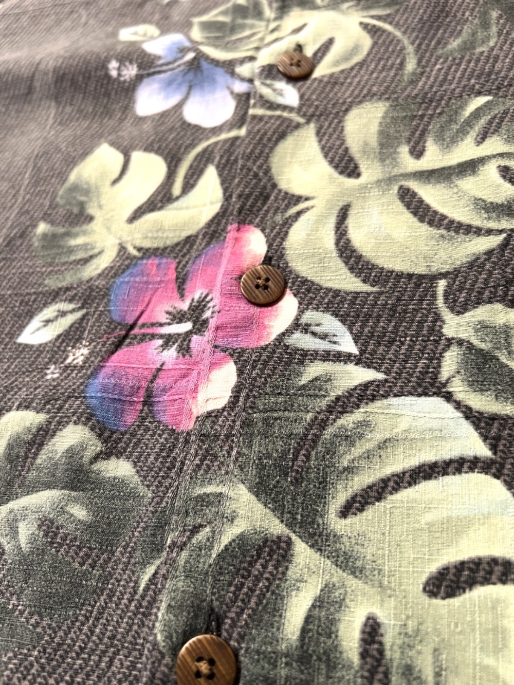 Tommy Bahama Men's Tropical Palm Hibiscus Flower Summer Holiday Button Up Shirt - Picture 6 of 8